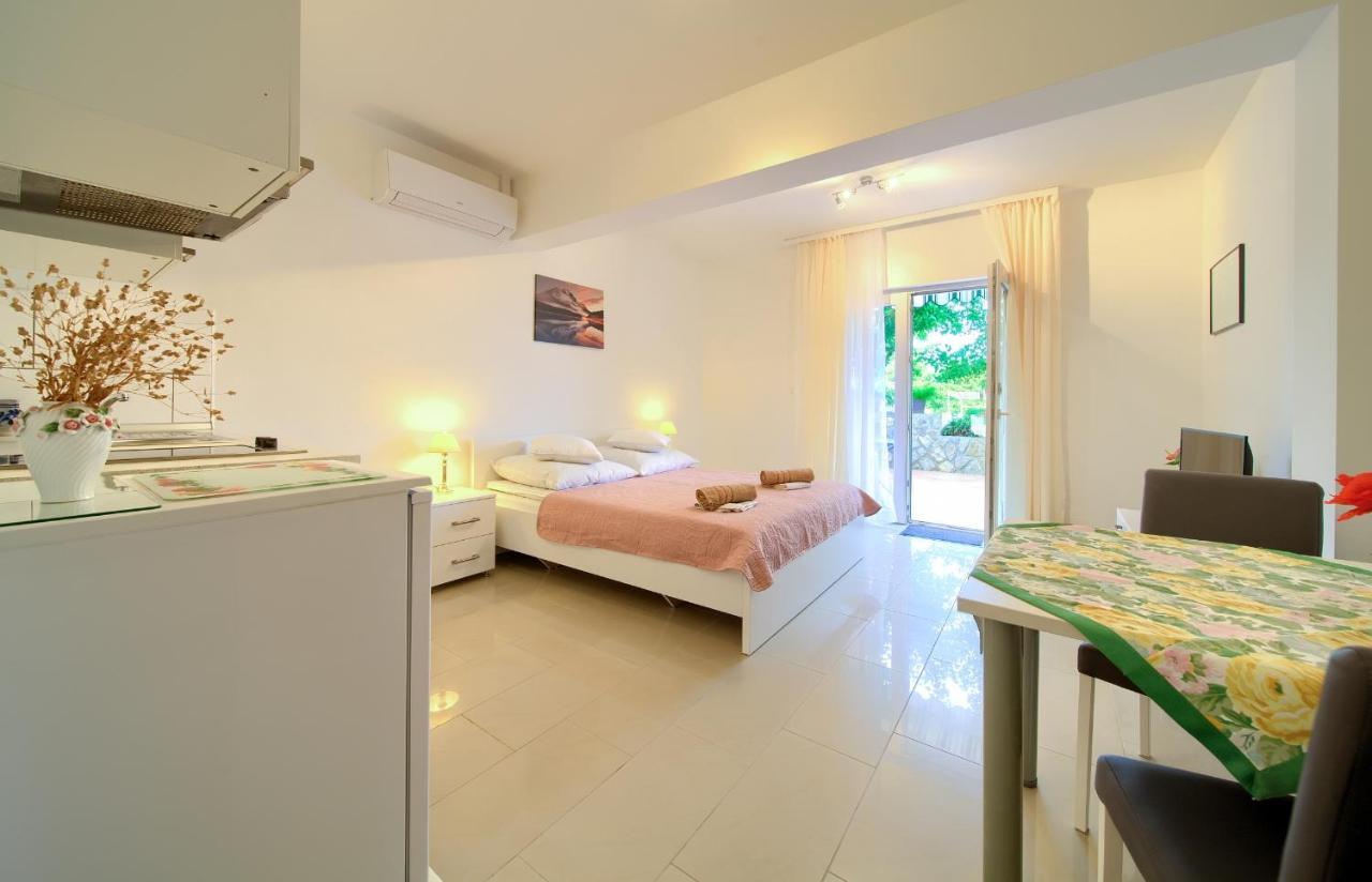 Apartmani Mara Matic Malinska Exteriér fotografie