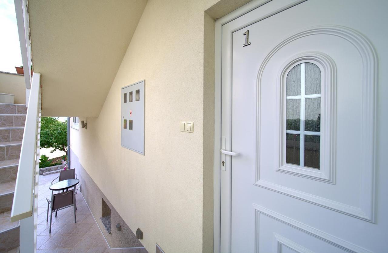 Apartmani Mara Matic Malinska Exteriér fotografie