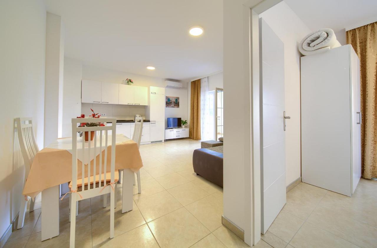 Apartmani Mara Matic Malinska Exteriér fotografie