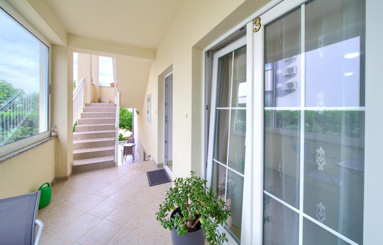 Apartmani Mara Matic Malinska Exteriér fotografie